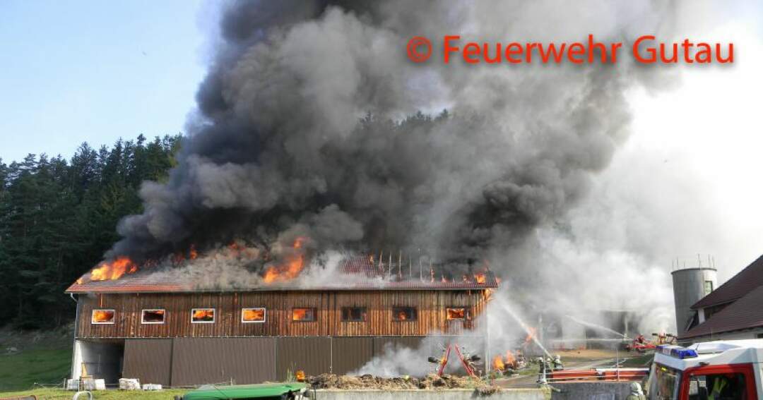 Titelbild: Großeinsatz bei Bauernhofbrand in St. Leonhard bei Freistadt