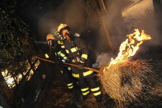 Brand nach Blitzschlag in landwirtschaftliches Anwesen blitzschlag-stmartin_181.jpg
