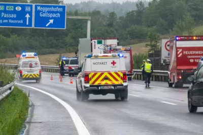 Schwerer Verkehrsunfall auf der A8 führt zu massiven Staus und vier Verletzten FOKE-2023080508441757-002.jpg