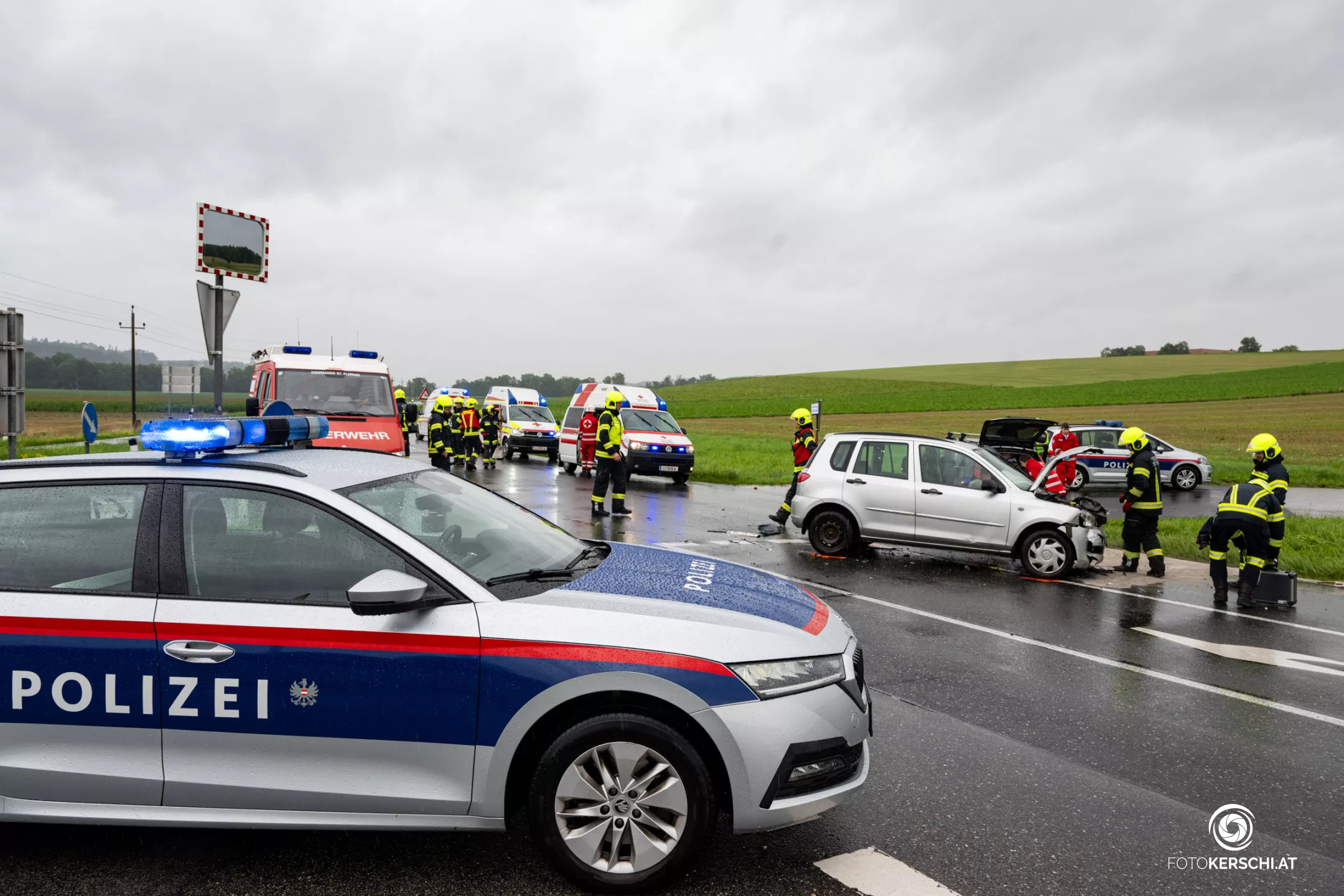 Verkehrsunfall auf der Wolfenerstraße - Drei Verletzte, darunter zwei Kinder