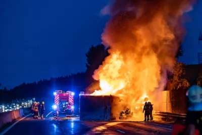 Feuerwehrmann rettet zwei Personen aus brennendem Lkw HDR33805.jpg