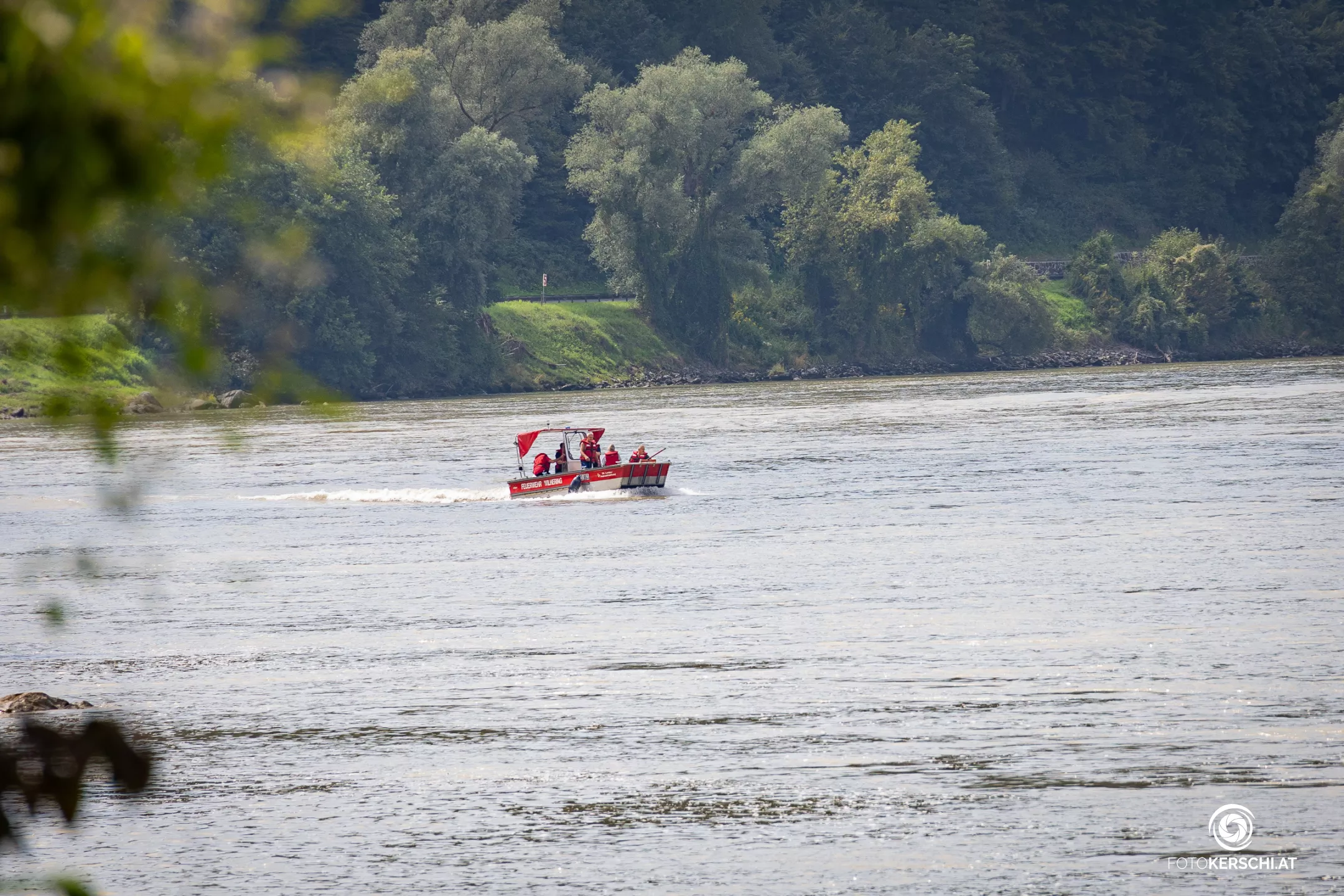 Treibende Person gesichtet - Großeinsatz auf der Donau