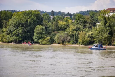 Treibende Person gesichtet - Großeinsatz auf der Donau BAYER-AB2-7464.jpg