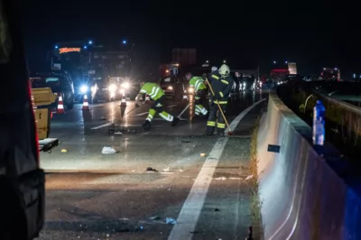Schwerer Verkehrsunfall auf der Westautobahn fordert 8 verletzte Personen DSC-9655.jpg