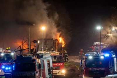 Brand einer Maschinenhalle in Pierbach BRANDSTAETTER-20230826-59.jpg