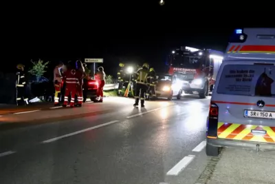 PKW kracht in Garsten gegen Leitschiene-Zwei Feuerwehren im Einsatz fkstore-81266.jpg