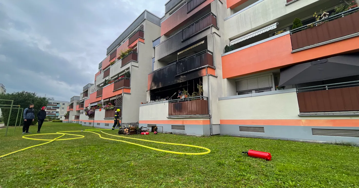37 Personen bei Folgenschwerem Wohnungsbrand gerettet