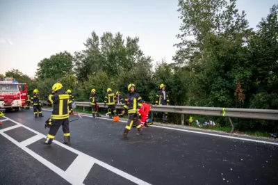 Motorradfahrer stürzt über Böschung - Zwei Feuerwehren im Rettungseinsatz BRANDSTAETTER-20230927-40.jpg