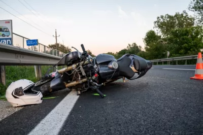Motorradfahrer stürzt über Böschung - Zwei Feuerwehren im Rettungseinsatz BRANDSTAETTER-20230927-52.jpg