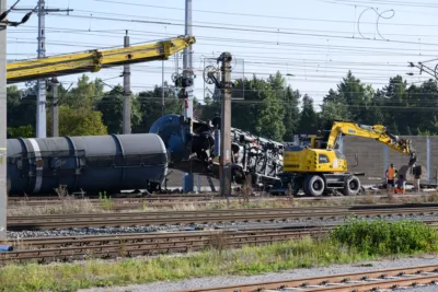 Entgleister Güterzug - Aufräumarbeiten laufen auf Hochtouren FOKE-2023100116364915-066.jpg