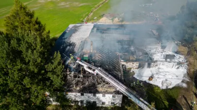 Höchste Alarmstufe bei Brand in Vorderweissenbach - 18 Feuerwehren im Einsatz FOKE-2023100609570048-008.jpg