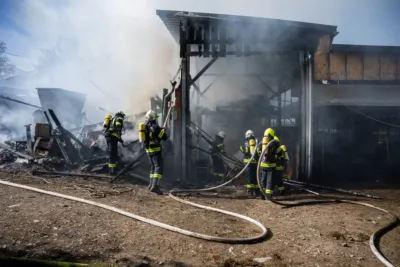 Höchste Alarmstufe bei Brand in Vorderweissenbach - 18 Feuerwehren im Einsatz FOKE-2023100613495473-004.jpg