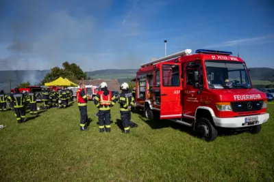 Höchste Alarmstufe bei Brand in Vorderweissenbach - 18 Feuerwehren im Einsatz FOKE-2023100614065503-034.jpg
