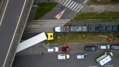 Kollision zwischen Lkw und Straßenbahn in Linz - Mehrere Verletzte FOKE-2023101210020072-012.jpg