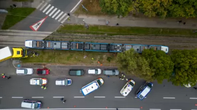 Kollision zwischen Lkw und Straßenbahn in Linz - Mehrere Verletzte FOKE-2023101210020076-020.jpg