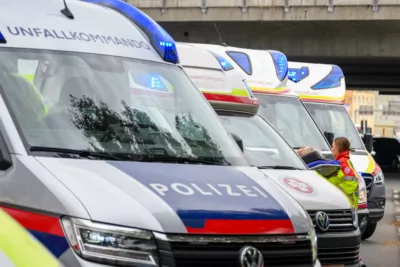 Kollision zwischen Lkw und Straßenbahn in Linz - Mehrere Verletzte FOKE-2023101214186565-006.jpg
