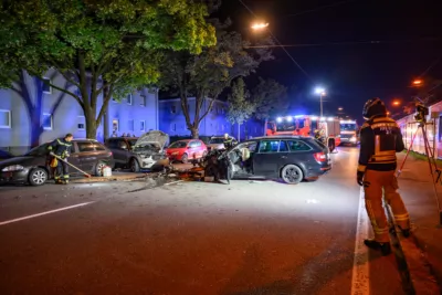Frontalcrash auf der Wiener Straße in Linz: Zwei Personen verletzt FOKE-2023101821007349-016.jpg