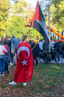 500 Teilnehmer bei Pro-Palästina-Demonstration im Linzer Volksgarten DSC01799.jpg