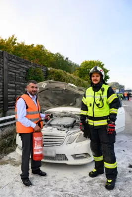 Beherztes Eingreifen: Türkischer Lkw-Fahrer löscht Autobrand auf Westautobahn FOKE-2023102309397770-008.jpg