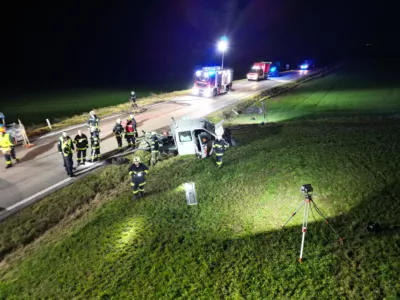 Pritschenwagen überschlägt sich in Lasberg - Zwei Personen verletzt fkstore-84619.jpg