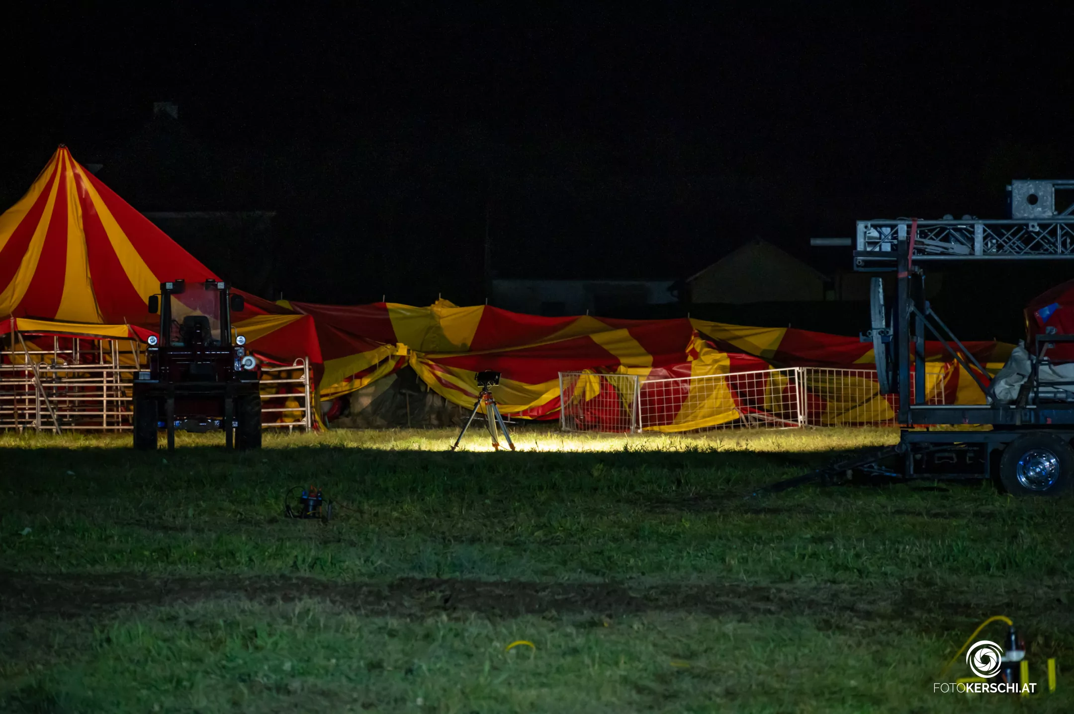 Windböe erfasst Zirkustierzelt - Feuerwehr Micheldorf im Einsatz