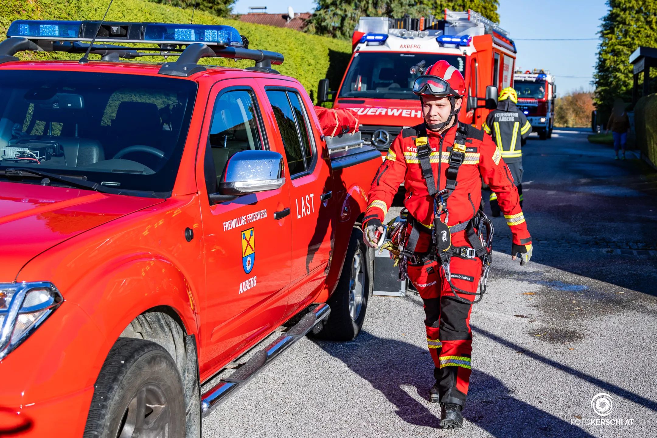 Feuerwehr unterstützt Rotes Kreuz bei Personenrettung aus Grube