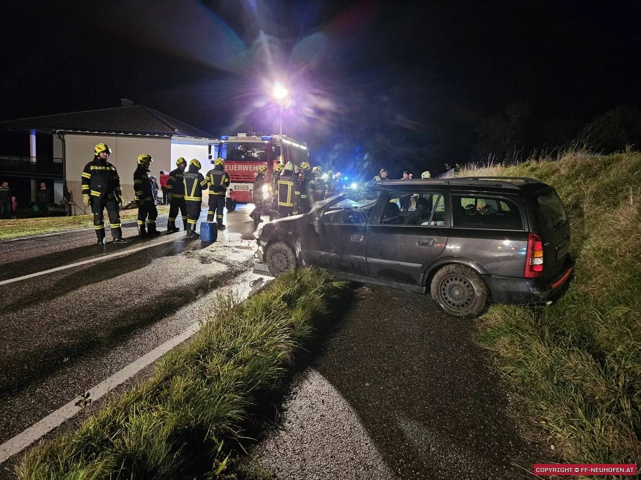 FF Neuhofen im Einsatz: Verkehrsunfall in Leinberg