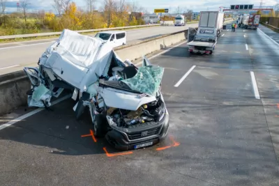 Verkehrschaos auf der Westautobahn: Schwere Unfälle bei Asten St. Florian FOKE-2023110602440036-045.jpg