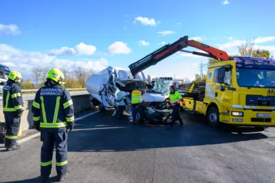 Verkehrschaos auf der Westautobahn: Schwere Unfälle bei Asten St. Florian FOKE-2023111513322473-062.jpg