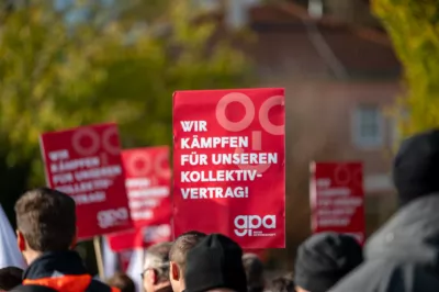 Streiks bei Metallern - Protestmarsch in Schwertberg BRANDSTAETTER-20231116-130.jpg