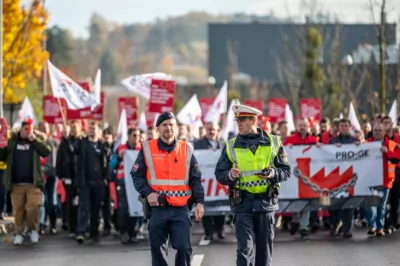 Streiks bei Metallern - Protestmarsch in Schwertberg BRANDSTAETTER-20231116-79.jpg