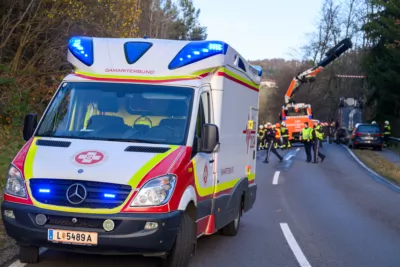 Verkehrsunfall auf der Altenbergerstraß bei Linz FOKE-2023112016142213-071.jpg