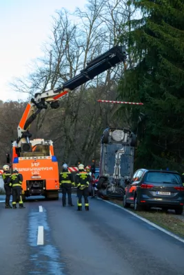 Verkehrsunfall auf der Altenbergerstraß bei Linz FOKE-2023112016152218-076.jpg