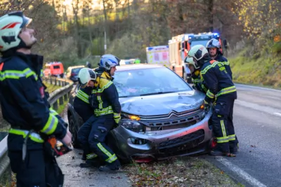Verkehrsunfall auf der Altenbergerstraß bei Linz FOKE-2023112016182231-021.jpg