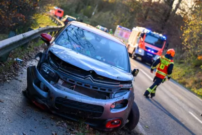 Verkehrsunfall auf der Altenbergerstraß bei Linz FOKE-2023112016202241-094.jpg