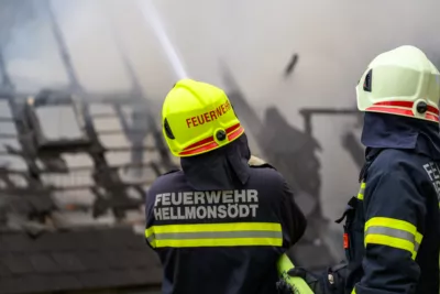 Wohnhausbrand – Zwölf Feuerwehren im Einsatz FOKE-2023112110472255-011.jpg