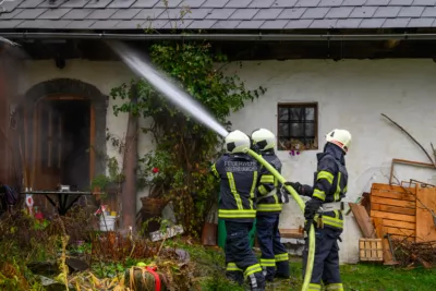Wohnhausbrand – Zwölf Feuerwehren im Einsatz FOKE-2023112111002268-003.jpg
