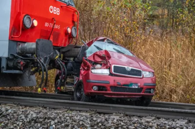 Verkehrsunfall zwischen PKW und Zug in Micheldorf endet tödlich DSC-8516.jpg