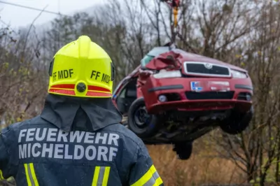 Verkehrsunfall zwischen PKW und Zug in Micheldorf endet tödlich DSC-8580.jpg