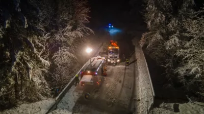 Schneepflugfahrer entdeckt schwer verunfallten PKW in St. Pankraz DJI-0974.jpg