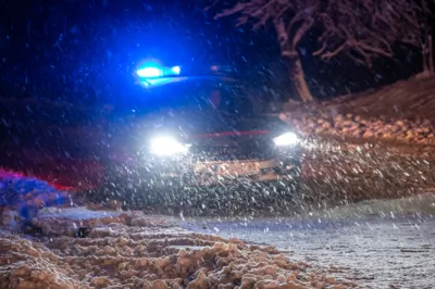 Schneepflugfahrer entdeckt schwer verunfallten PKW in St. Pankraz DSC-8970.jpg