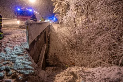 Schneepflugfahrer entdeckt schwer verunfallten PKW in St. Pankraz DSC-8977.jpg