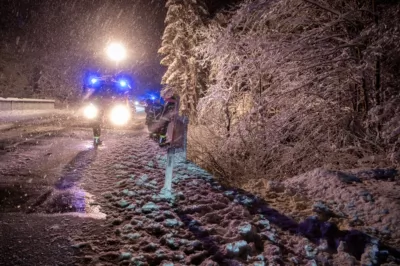 Schneepflugfahrer entdeckt schwer verunfallten PKW in St. Pankraz DSC-8980.jpg