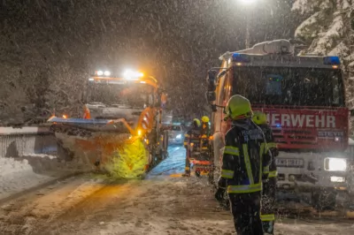 Schneepflugfahrer entdeckt schwer verunfallten PKW in St. Pankraz DSC-8997.jpg