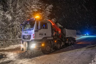 Schneepflugfahrer entdeckt schwer verunfallten PKW in St. Pankraz DSC-9016.jpg