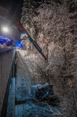 Schneepflugfahrer entdeckt schwer verunfallten PKW in St. Pankraz DSC-9032.jpg