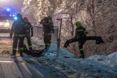Schneepflugfahrer entdeckt schwer verunfallten PKW in St. Pankraz DSC-9076.jpg