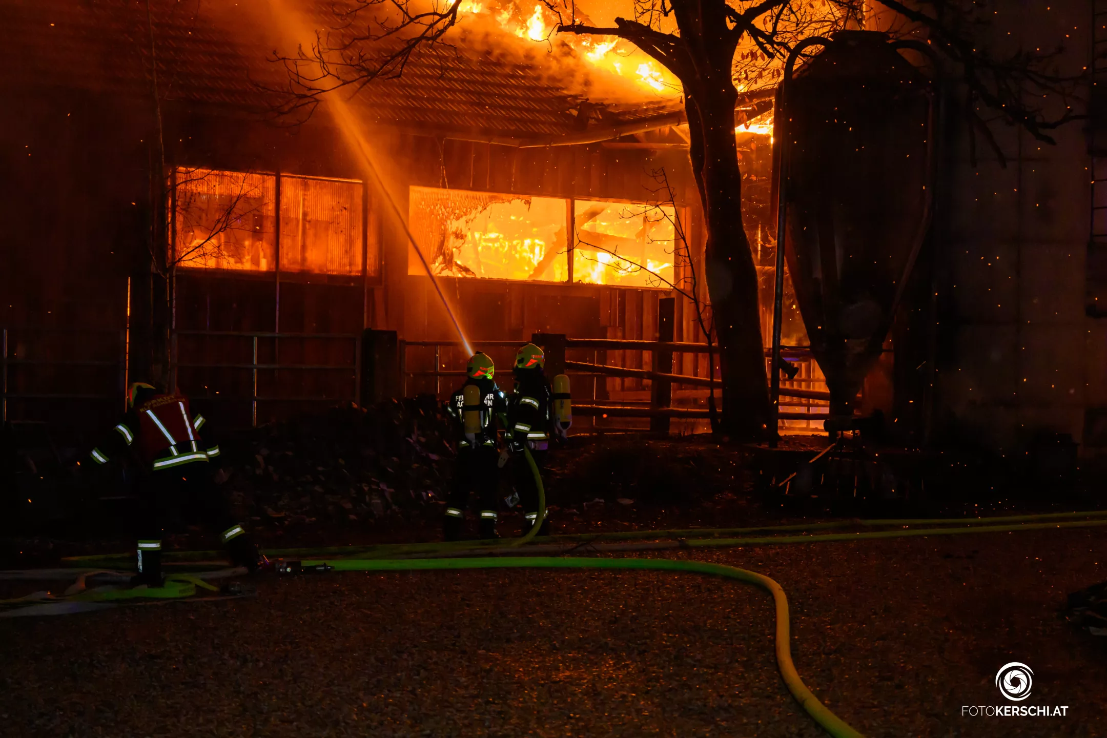 Bauernhofbrand - Über 29 Stiere fielen Feuer zum Opfer