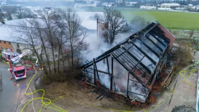 Bauernhofbrand - Über 29 Stiere fielen Feuer zum Opfer DJI-20231129073417-0005-D.jpg