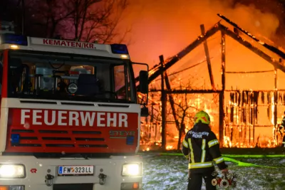 Bauernhofbrand - Über 29 Stiere fielen Feuer zum Opfer FOKE-2023112906514318-008.jpg
